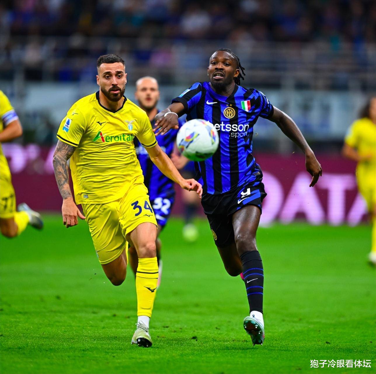 荷甲赛程吃紧，拉齐奥今夜扳平良机，球迷炸锅，临场指挥获称赞(拉齐奥巅峰时期阵容)