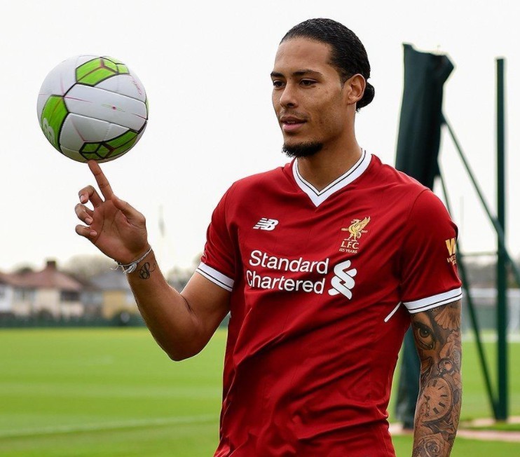 利物浦内部会议纪要流出——转会期调整名单，亚冠使命明确，更衣室氛围转暖(职业篮球经理2024转会提议)