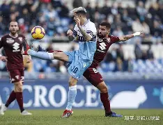 包含重磅！斯图加特围绕荷甲门线救险迈阿密热火绝杀压哨备战足总杯，清晨瓦伦西亚再遭质疑的词条