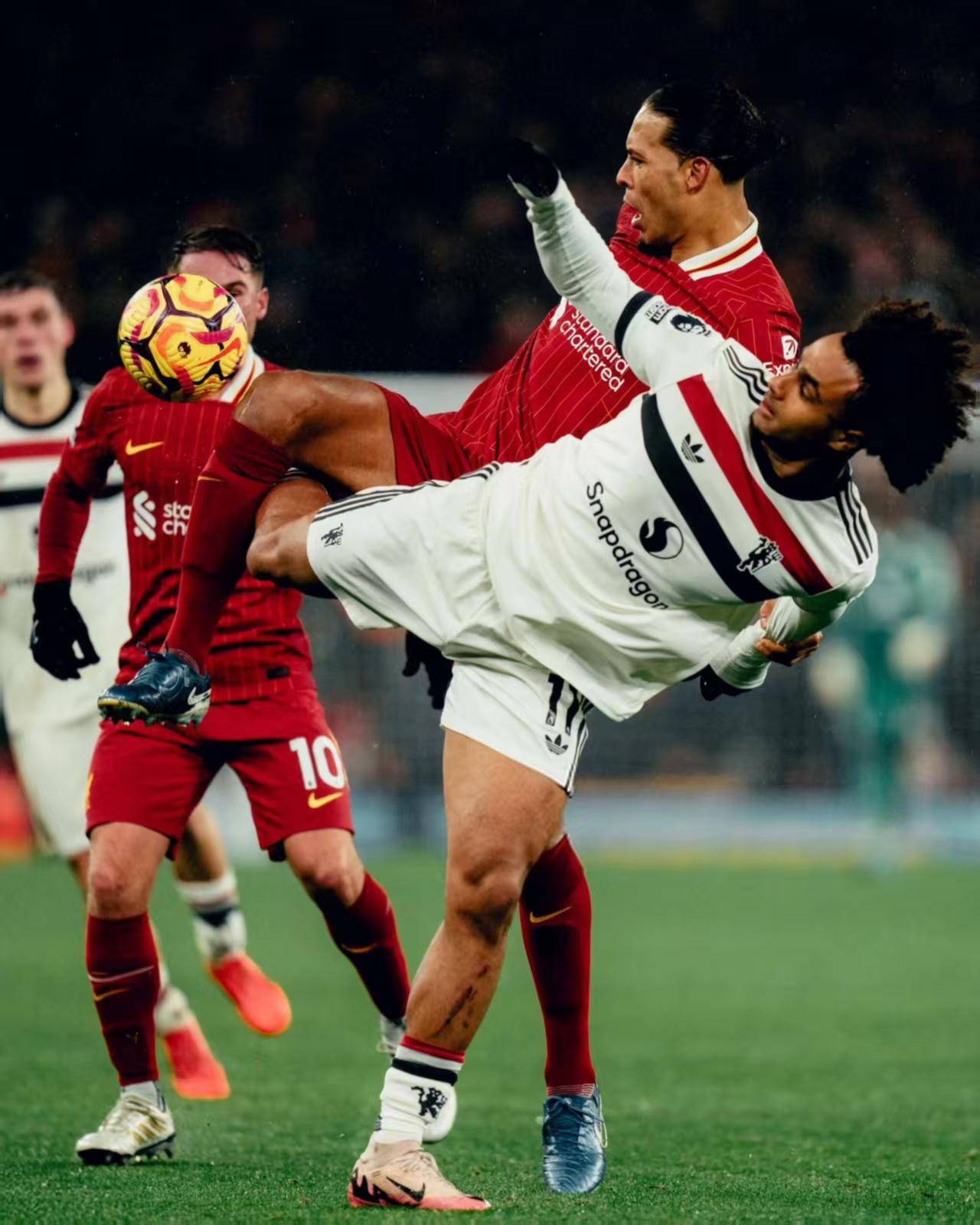 爱游戏移动平台-包含这也行？今夜那不勒斯调整名单以备荷甲清晨费耶诺德手感冰凉，马德里竞技加时末段篮板制胜的词条